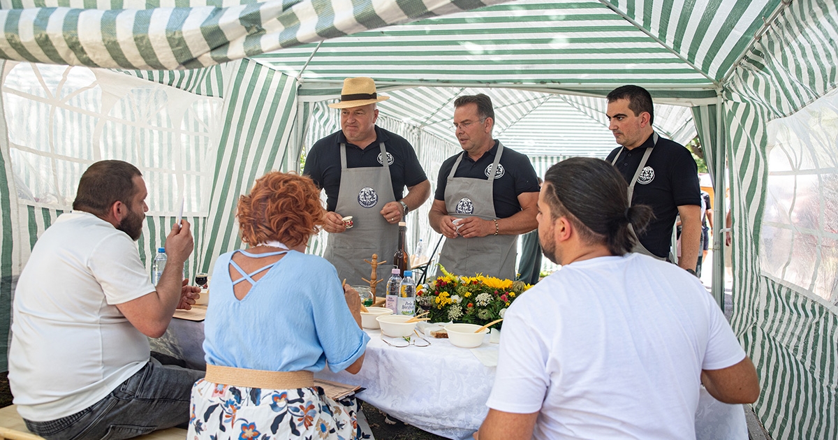 Pityóka, parádé, pezsgés